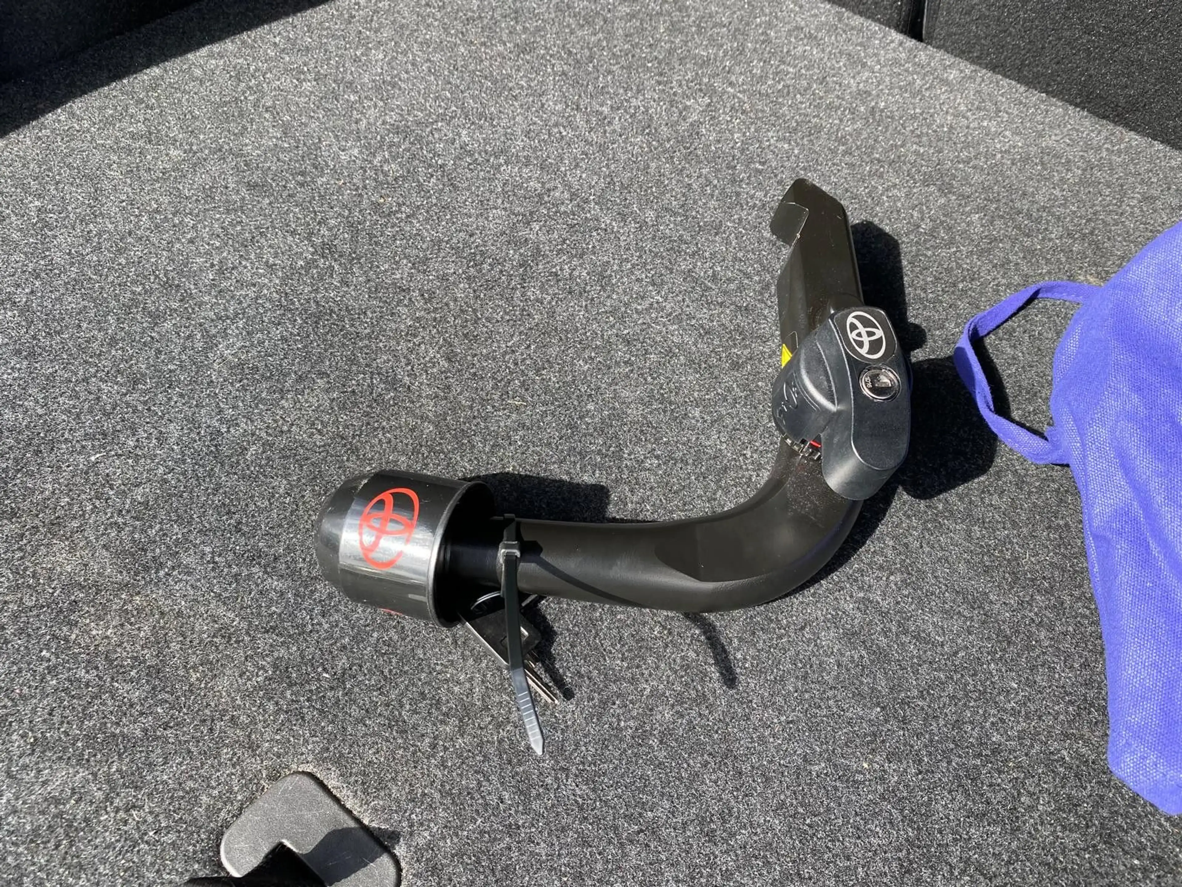 Toyota Auris Hybrid Executive/NAVI/R-KAM — photo 12