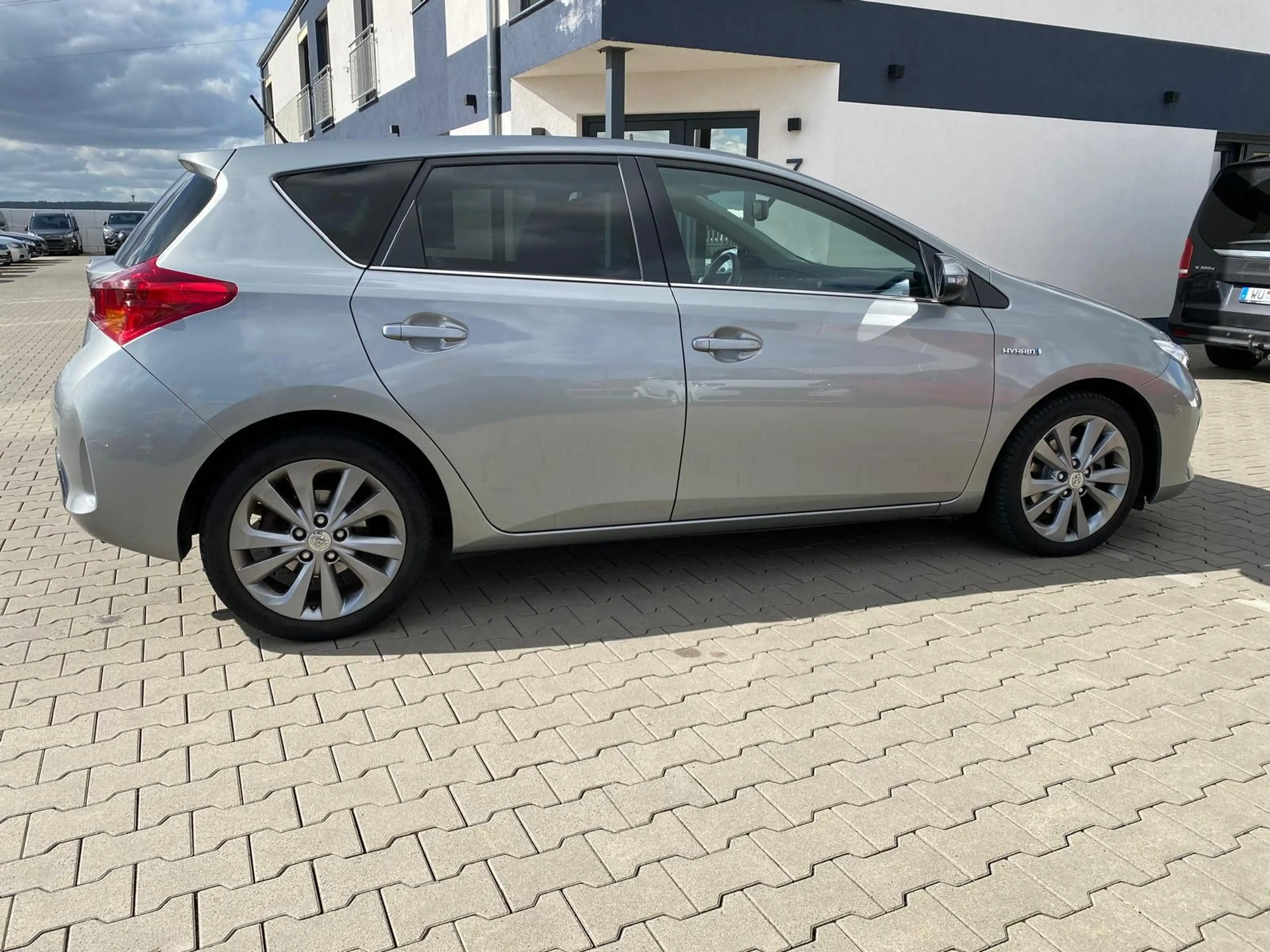 Toyota Auris Hybrid Executive/NAVI/R-KAM — photo 9