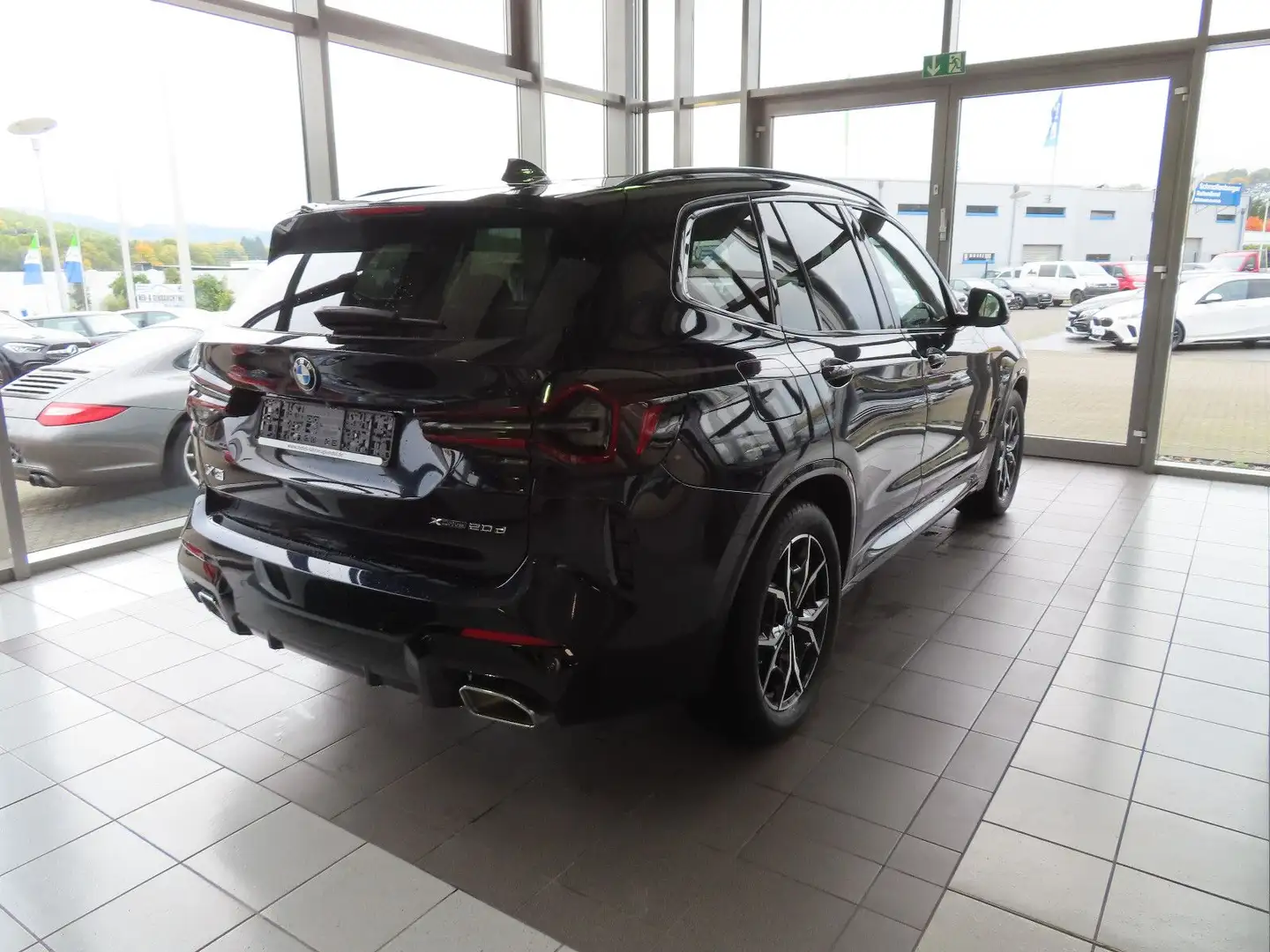 BMW X3 xDrive 20 d M Sport PANO LED AHK Schwarz - 2