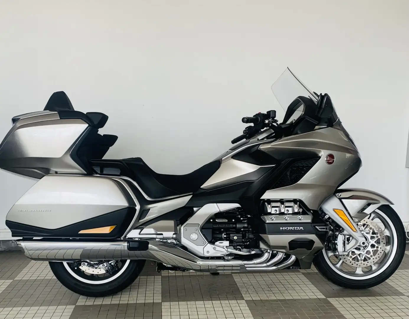Honda Gold Wing Šedá - 1