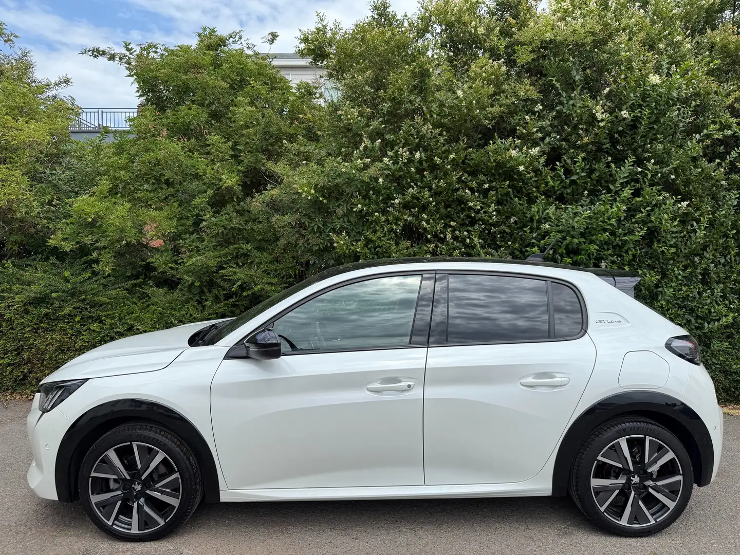Peugeot 208 1.2i GT Line+NAVI+CAMERA+CARNET PEUGEOT+JANTES+E6D Blanc - 2