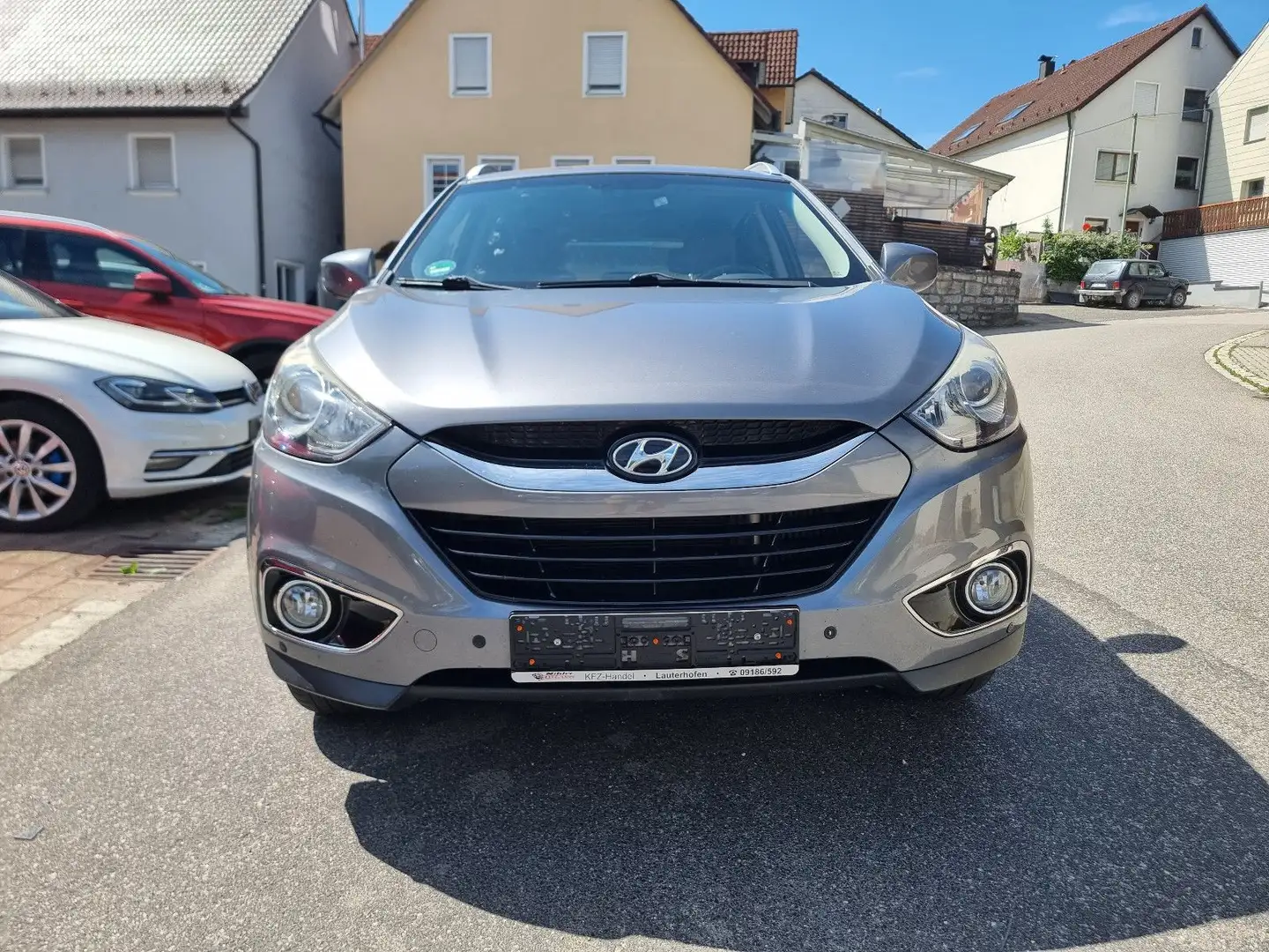 Hyundai iX35 2.0CRDi Premium 4WD Automatik LEDER+AHK Gris - 2