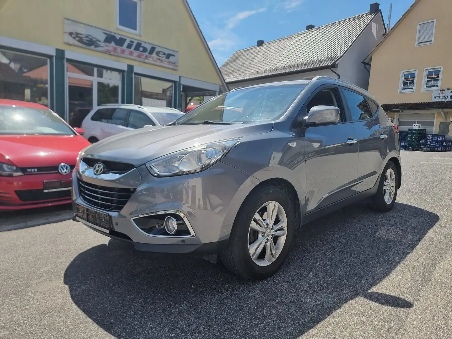 Hyundai iX35 2.0CRDi Premium 4WD Automatik LEDER+AHK Gris - 1