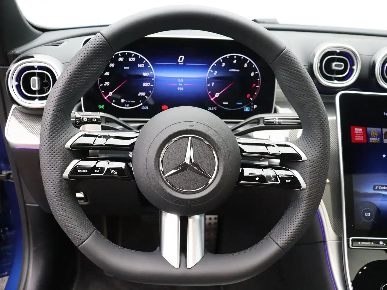 Mercedes-Benz C-Class 2026 — фото 12