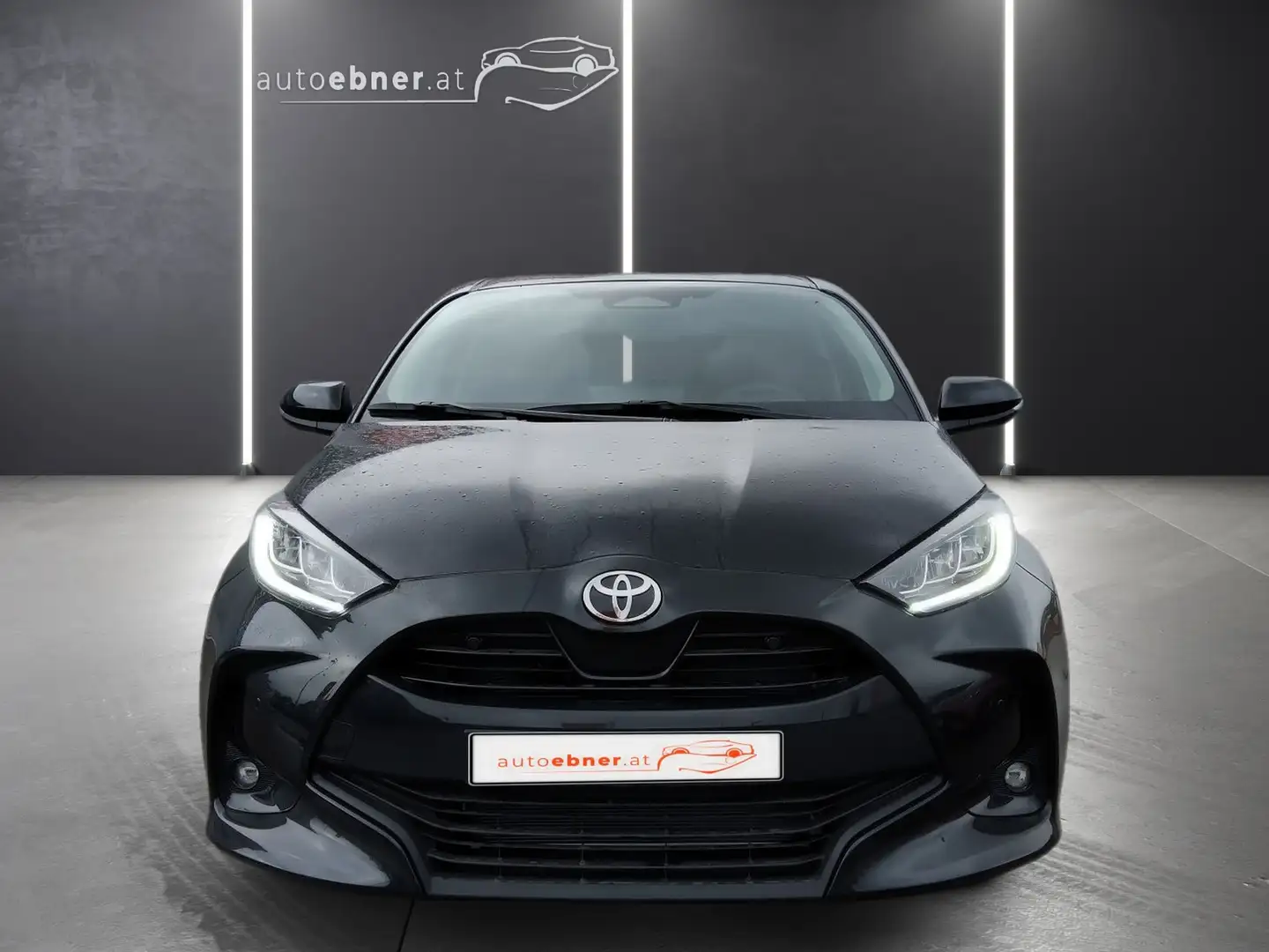Toyota Yaris 1,5 VVT-i Hybrid Active Drive Aut. LED+RADAR+RFK Schwarz - 2