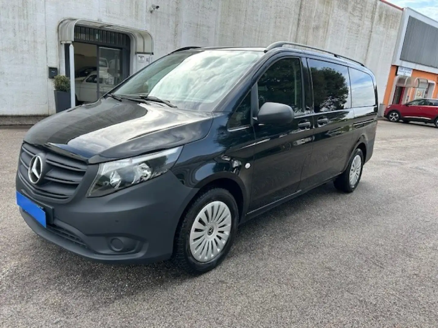 Mercedes-Benz Vito 2.0 114 CDI  Tourer Pro Long Noir - 1