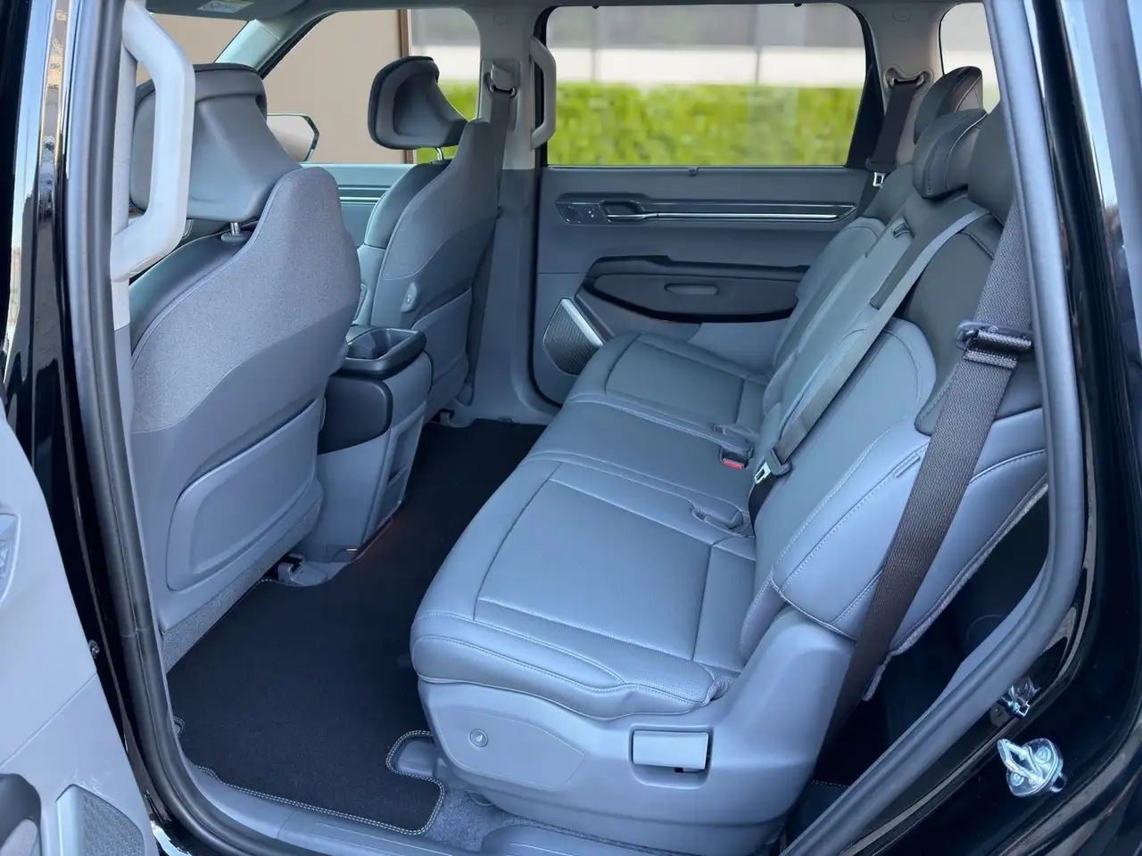 Kia EV9 AWD Earth Drive Comfort Glasdach AHK 20 Zoll 14
