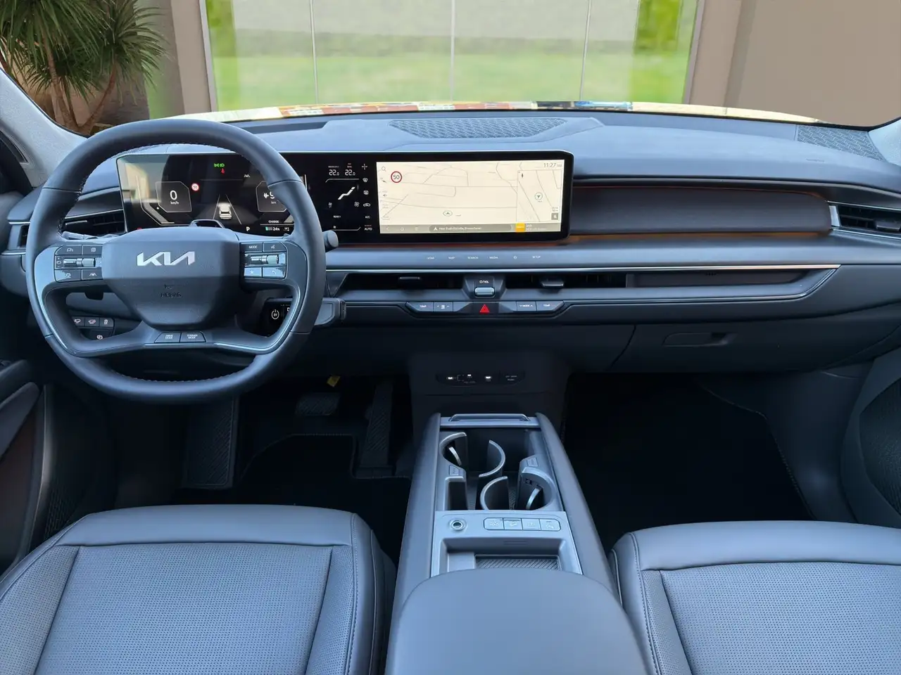Kia EV9 AWD Earth Drive Comfort Glasdach AHK 20 Zoll 15
