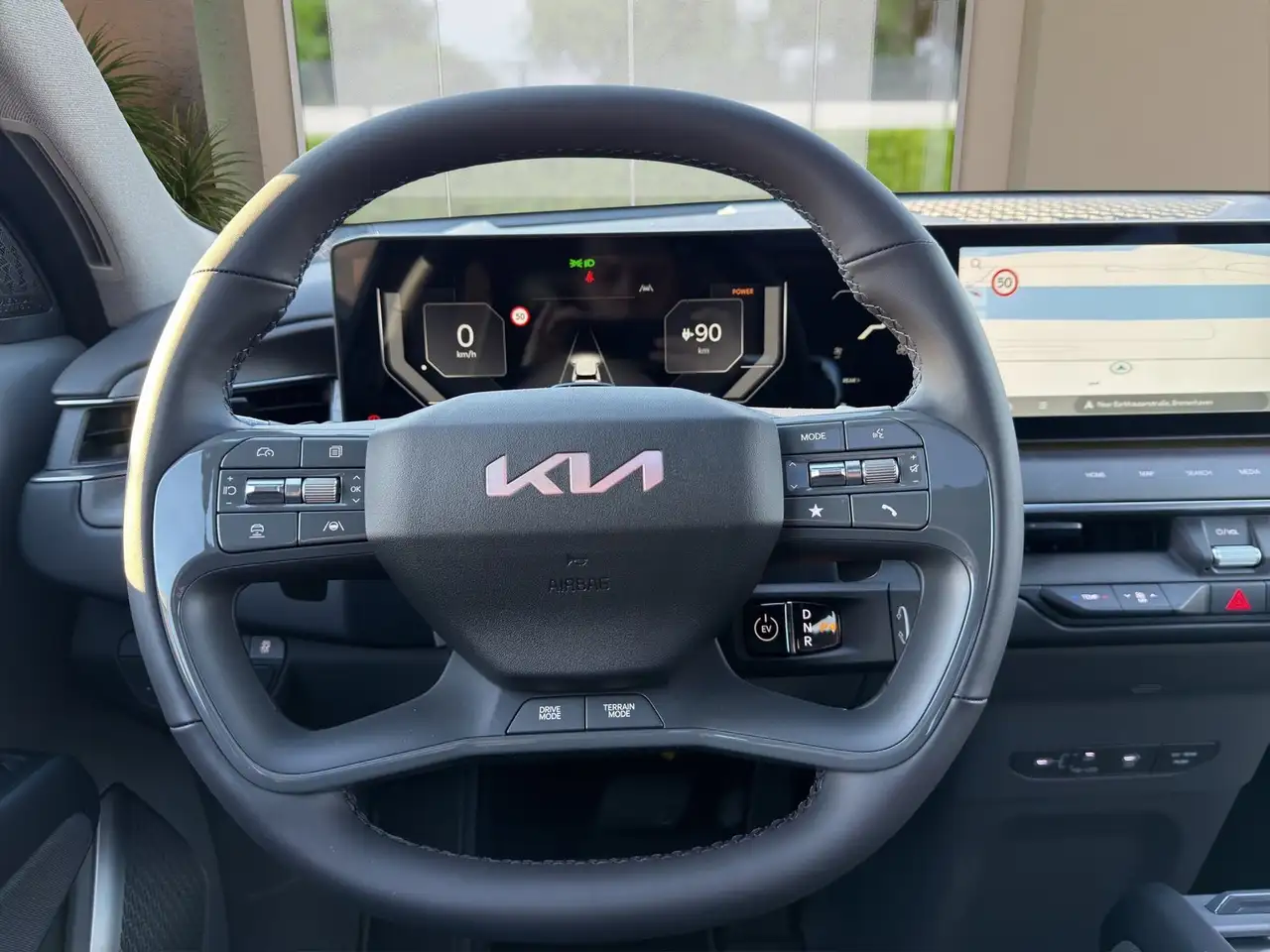 Kia EV9 AWD Earth Drive Comfort Glasdach AHK 20 Zoll 10