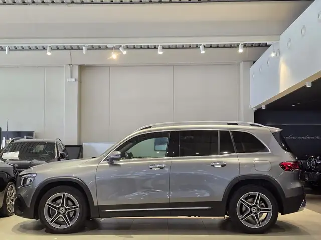 Mercedes-Benz GLB view 9