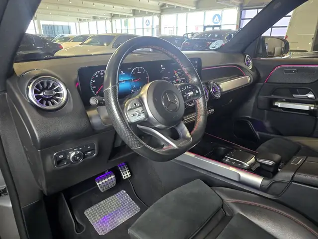 Mercedes-Benz GLB view 16