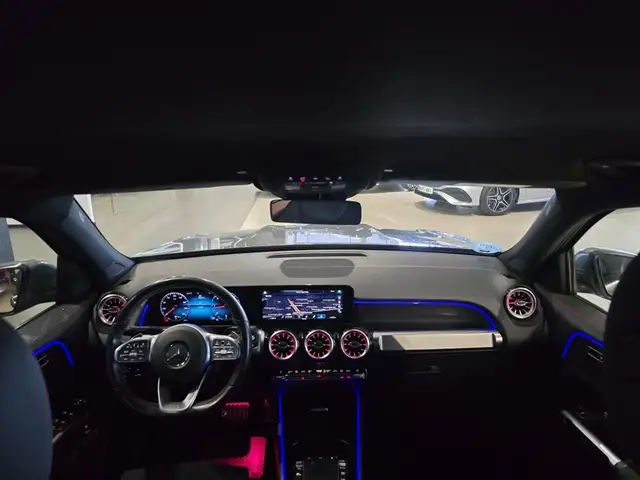 Mercedes-Benz GLB view 18