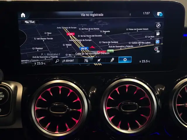 Mercedes-Benz GLB view 28
