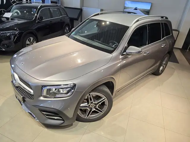 Mercedes-Benz GLB view 11