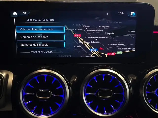 Mercedes-Benz GLB view 29