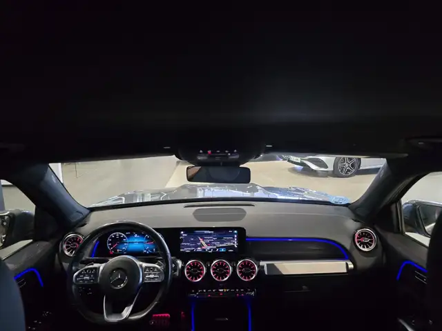 Mercedes-Benz GLB view 19