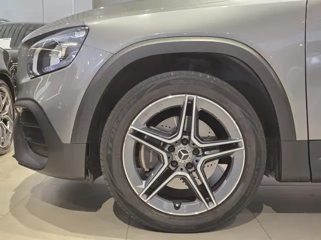Mercedes-Benz GLB view 6