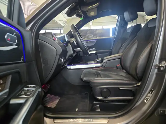 Mercedes-Benz GLB view 13