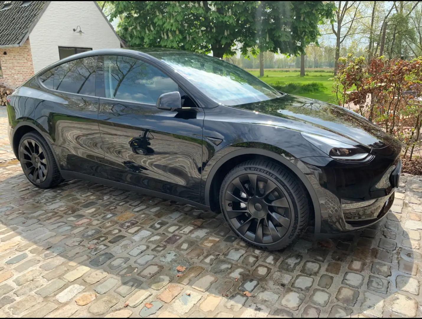 Tesla Model Y Long Range Dual Motor AWD Zwart - 1