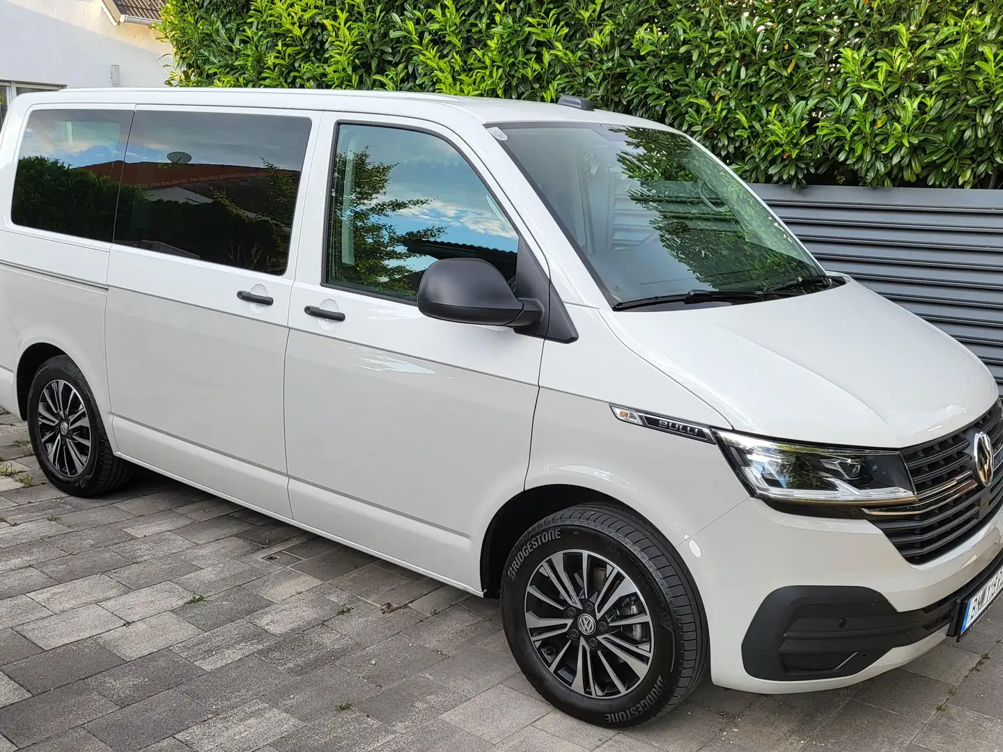 Volkswagen T6.1 Multivan Trendline 2,0 TDI Weiß - 1