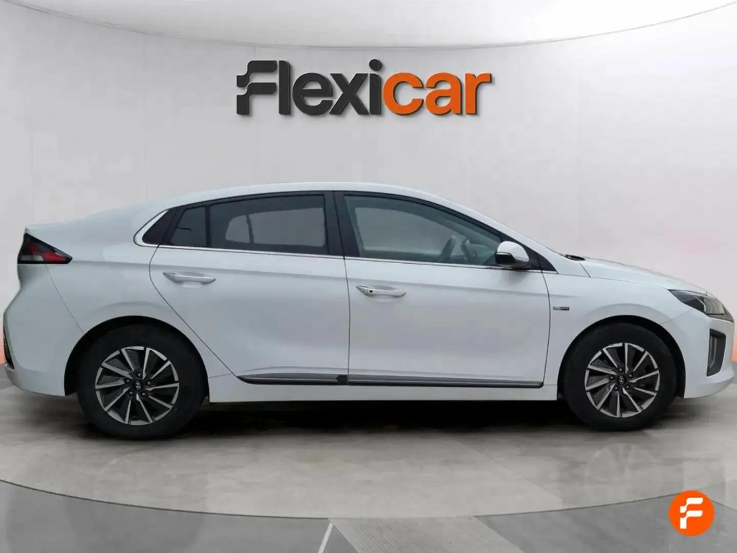 Hyundai IONIQ EV Tecno Amarillo - 2