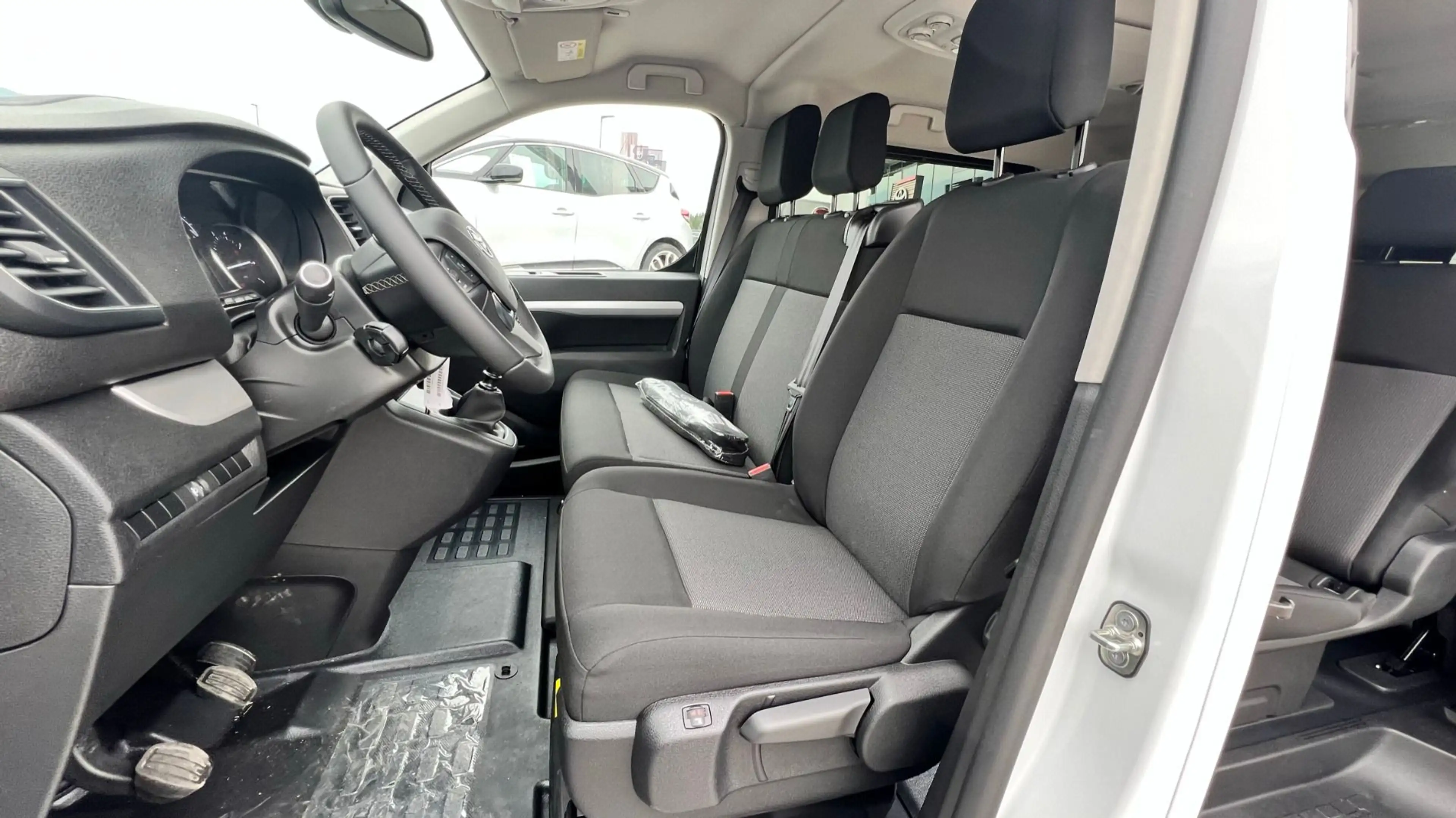 Toyota Proace Verso 2,0 D-4D 150 Lang Shuttle — photo 12
