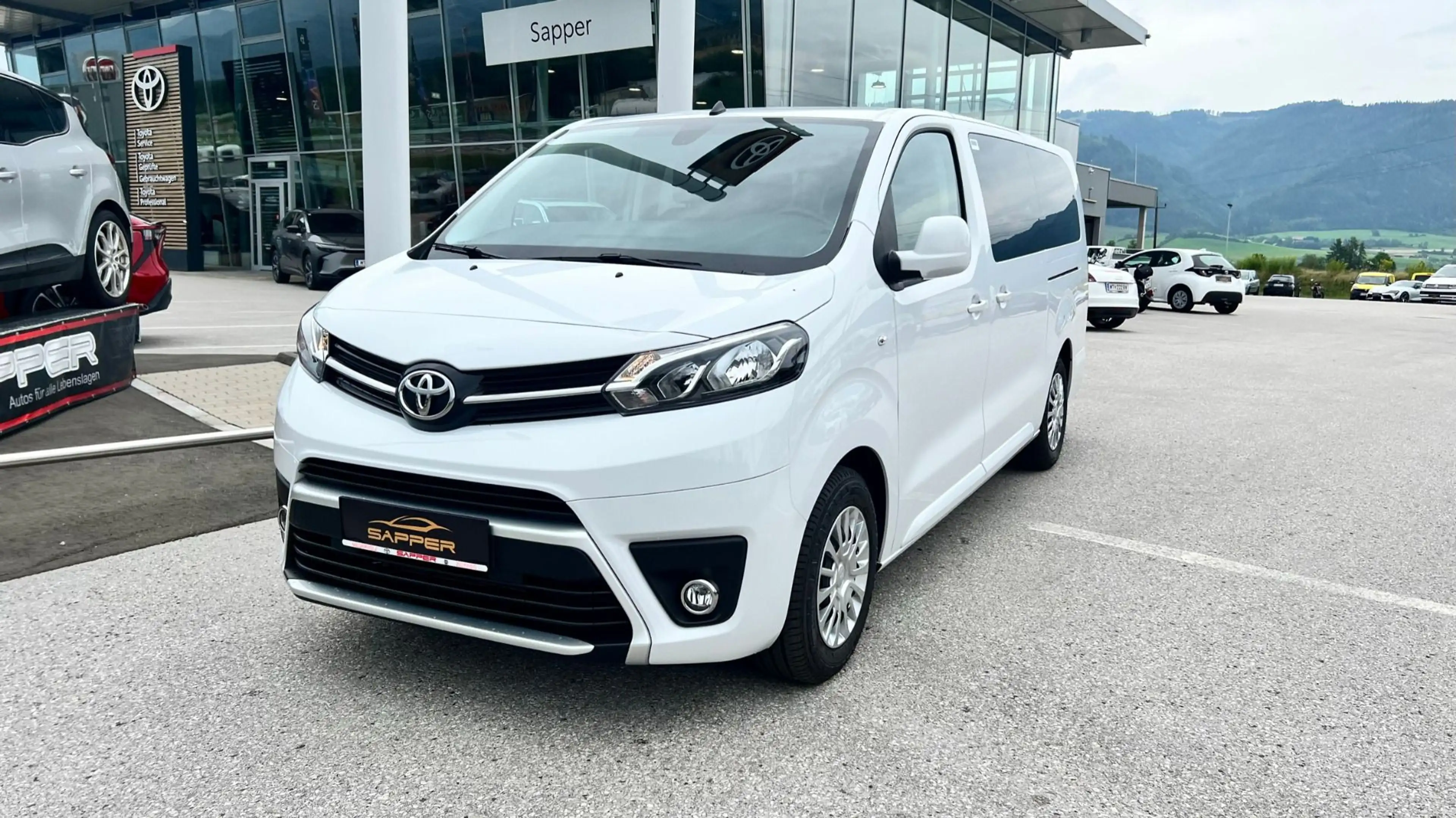 Toyota Proace Verso 2,0 D-4D 150 Lang Shuttle — photo 2