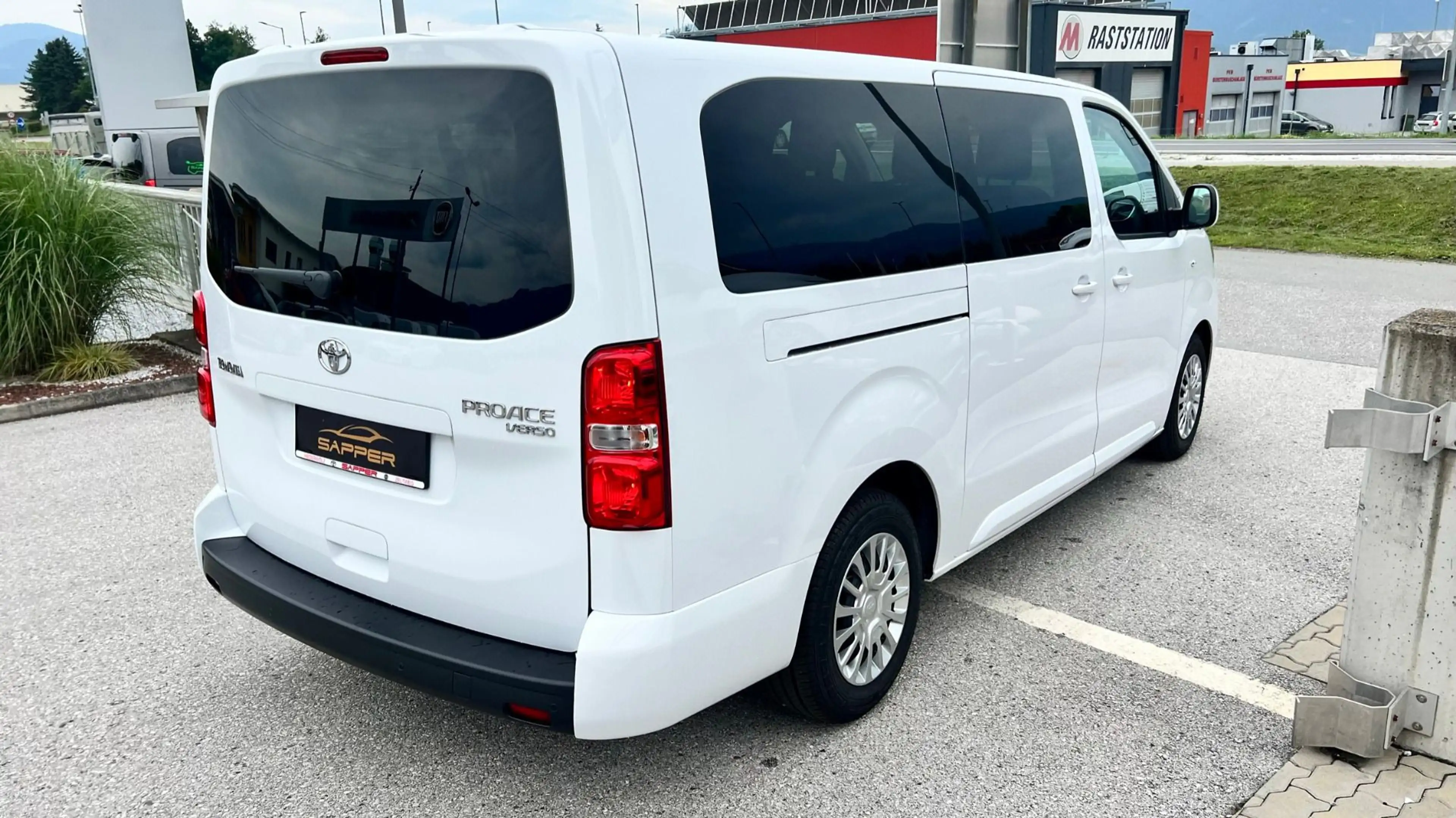Toyota Proace Verso 2,0 D-4D 150 Lang Shuttle — photo 6
