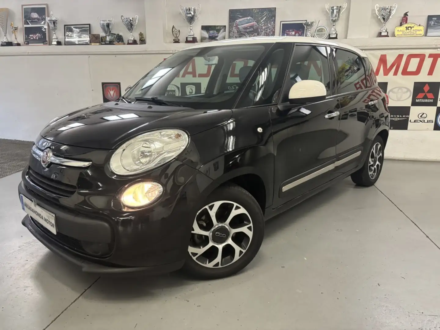 Fiat 500L 1.3Mjt II S&S Trekking 95 Schwarz - 1