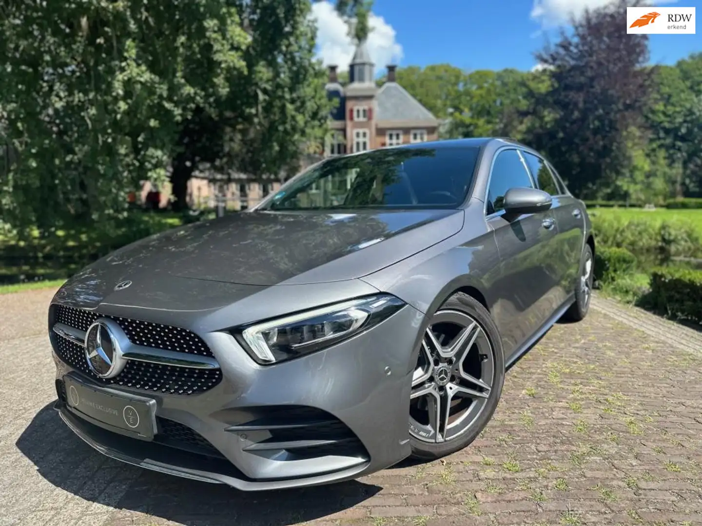 Mercedes-Benz A 180 | AMG | Pano | Memory | Camera | Dealer Onderhoude Gris - 1