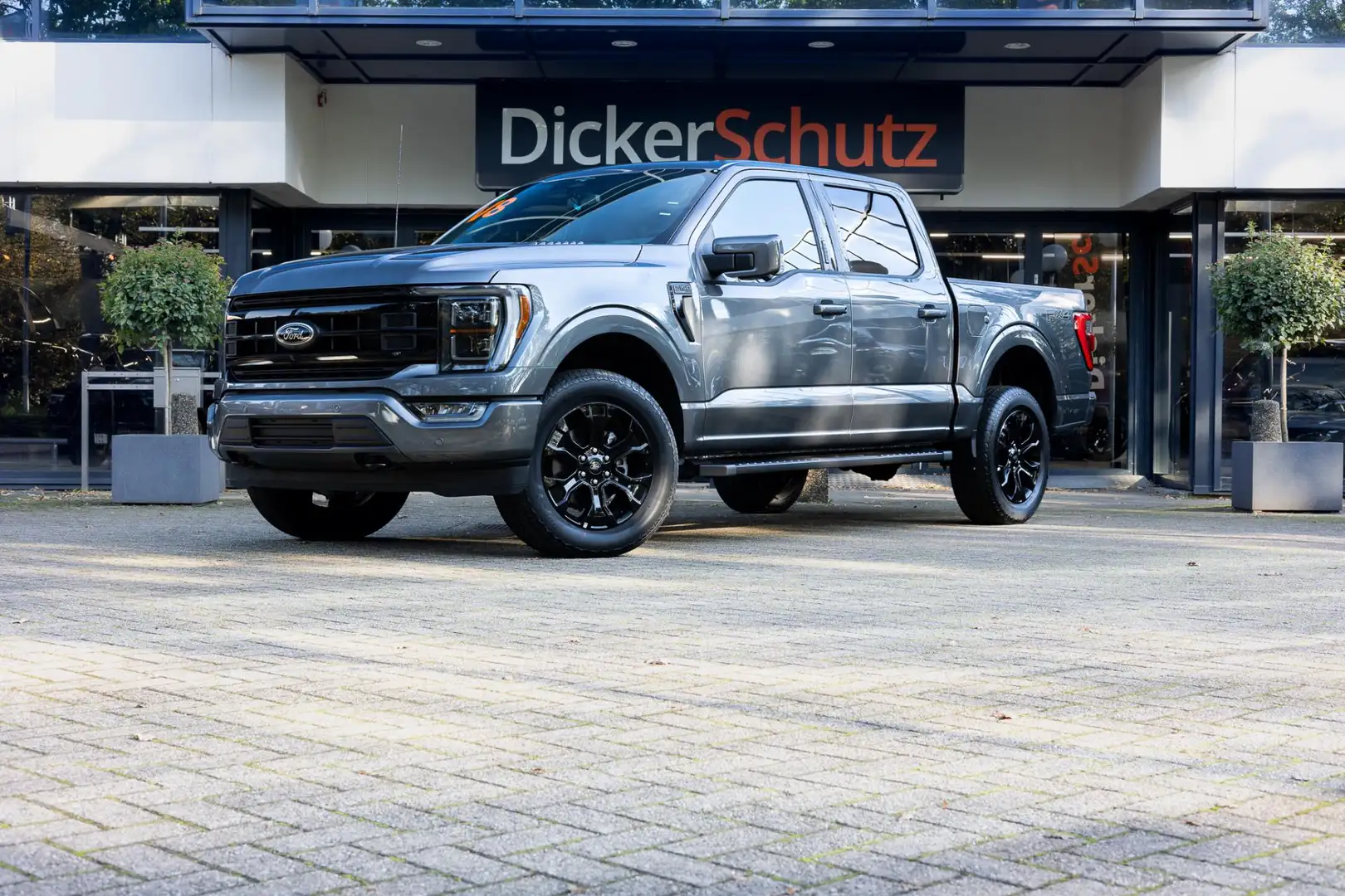 Ford F 150 USA 5.0 V8 Lariat nieuw! Direct beschikbaar! Grijs - 1