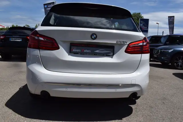 BMW 2 Series view 8
