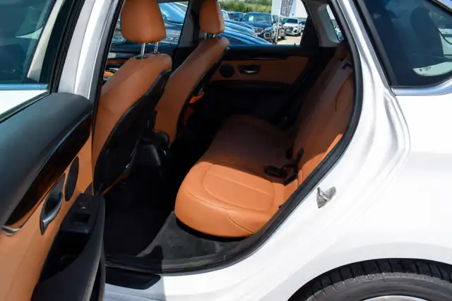 BMW 2 Series view 4