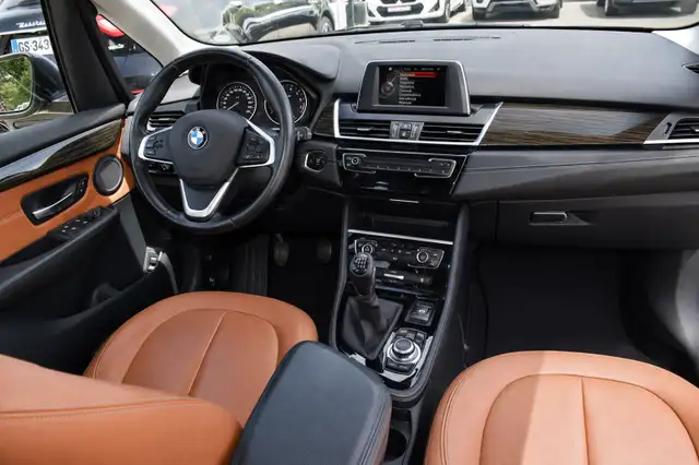 BMW 2 Series view 2