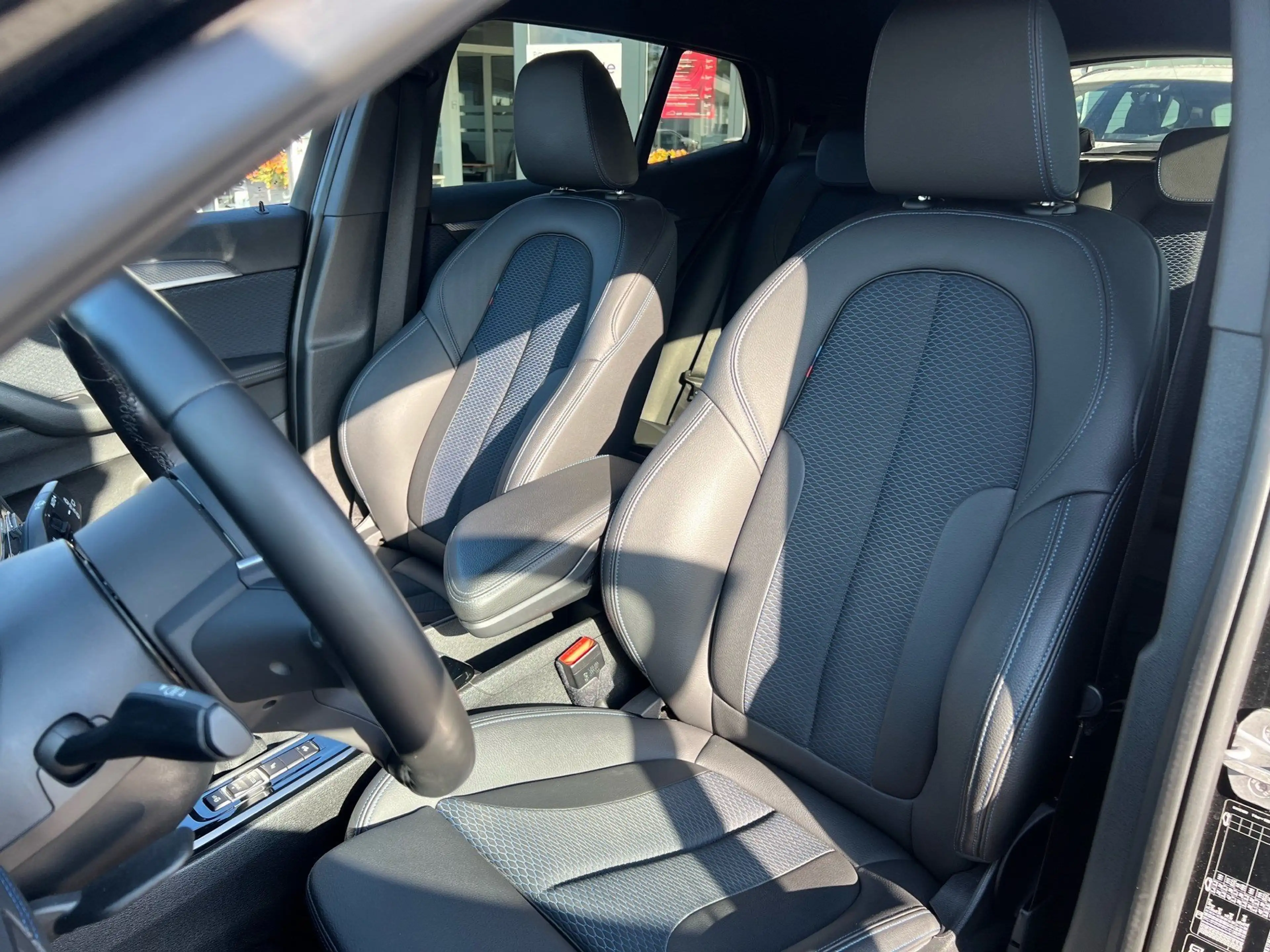 BMW X2 xDrive20i M Sport HiFi LED Navi Shz AHK — photo 15