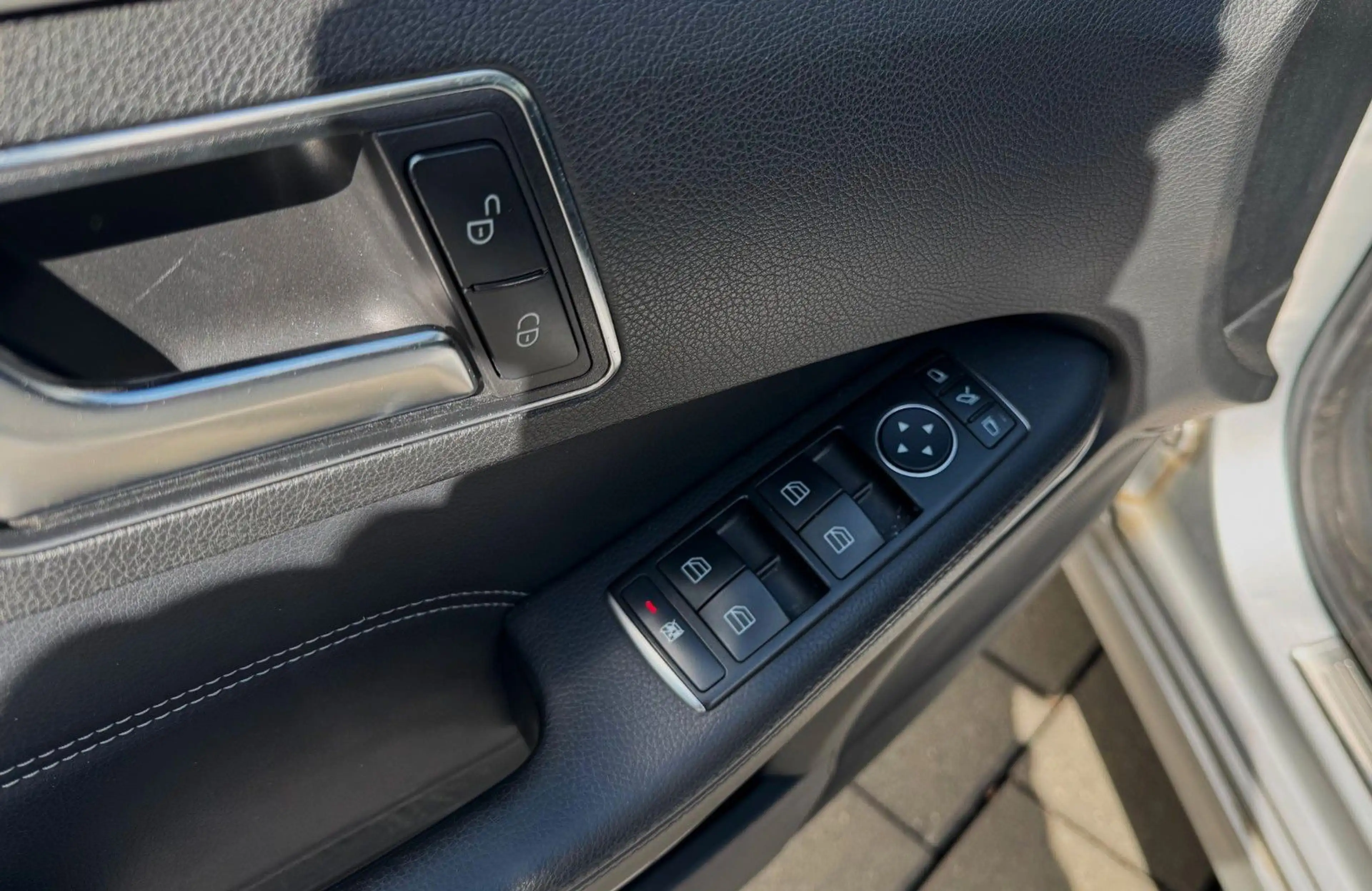 Mercedes-Benz E 250 BlueTec SHZ LED Schiebedach Motorprobleme — photo 14