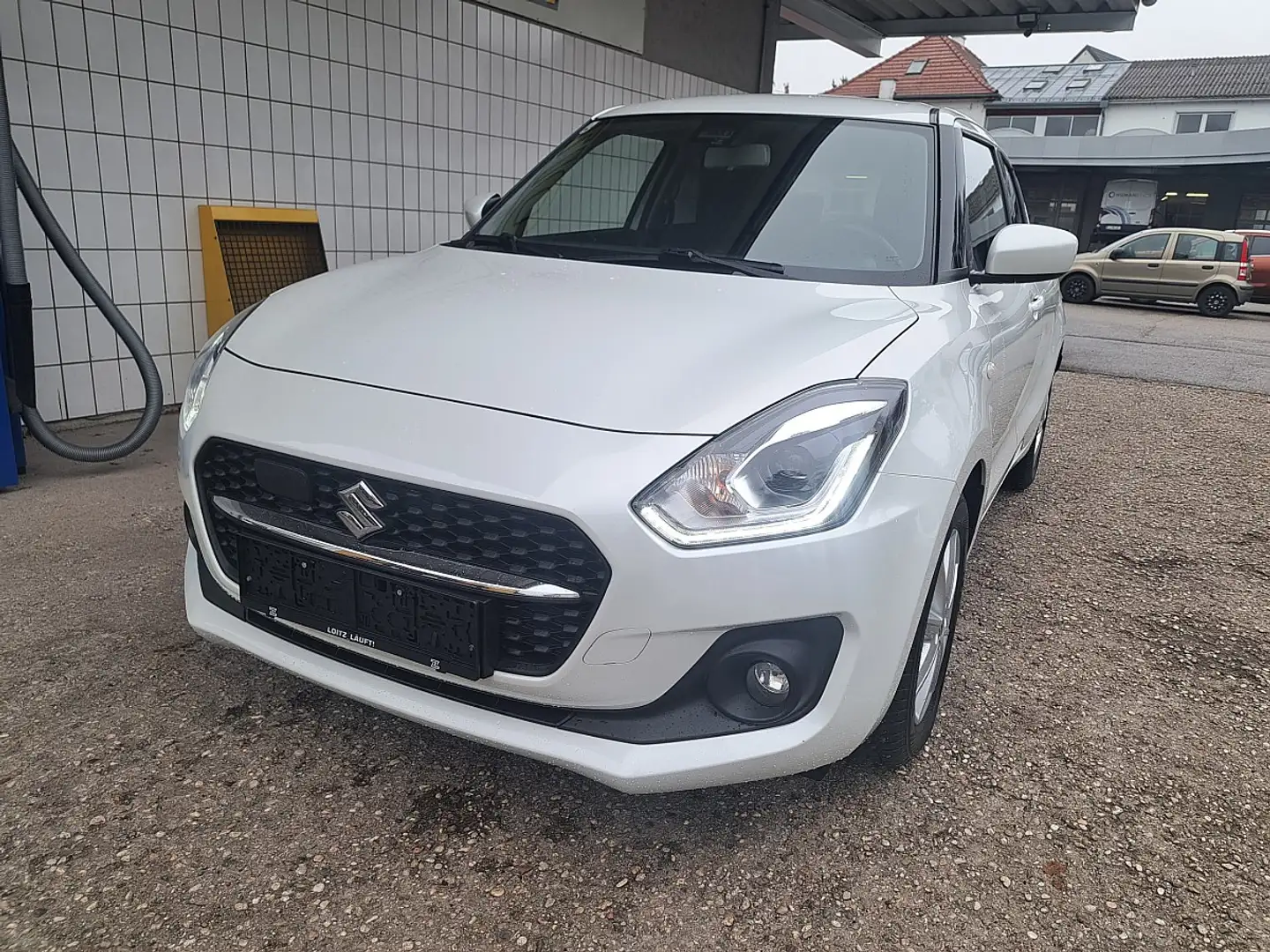 Suzuki Swift 1,2 Hybrid DualJet Shine CVT Blanc - 2