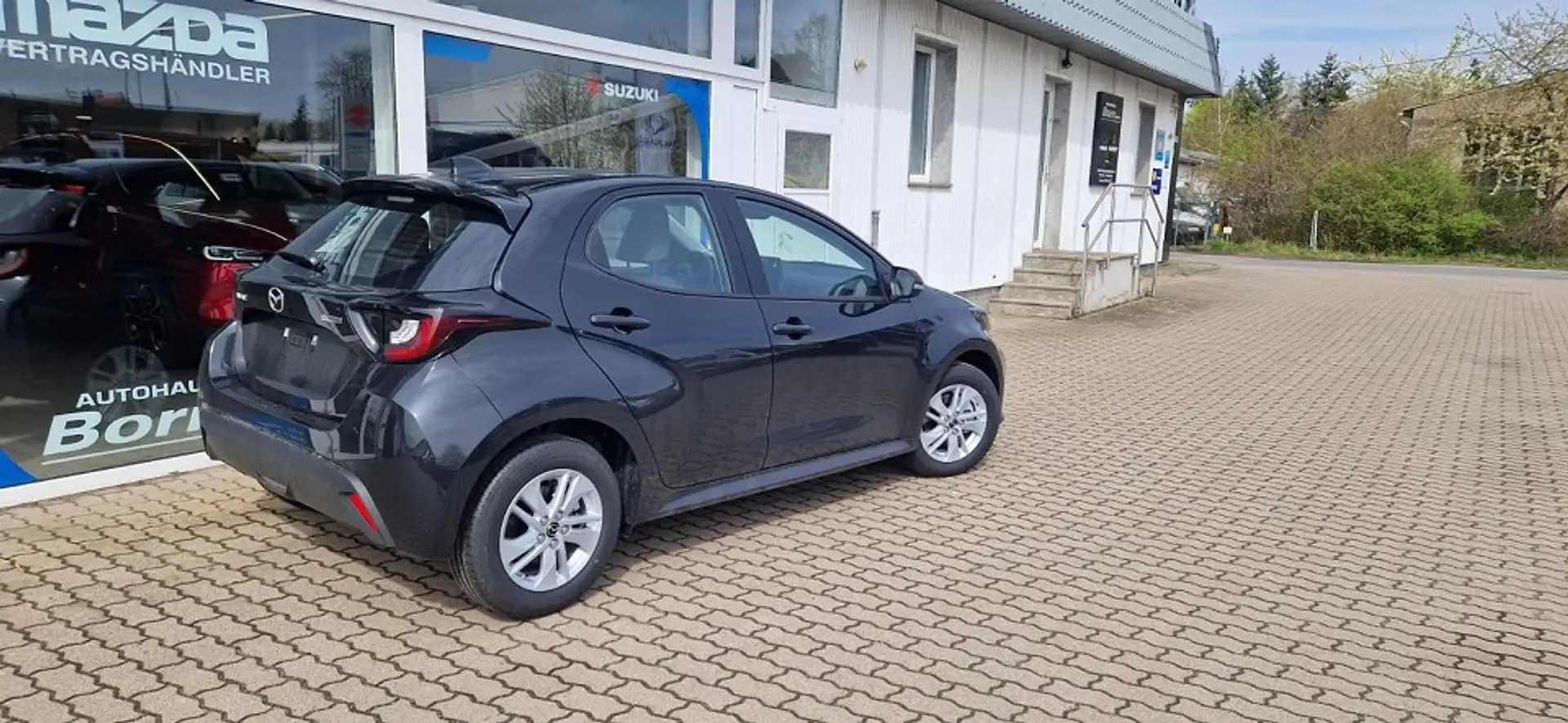 Mazda 2 HYBRID 1.5L VVT-i 116 PS e-CVT FWD CENTRE-LINE Schwarz - 2