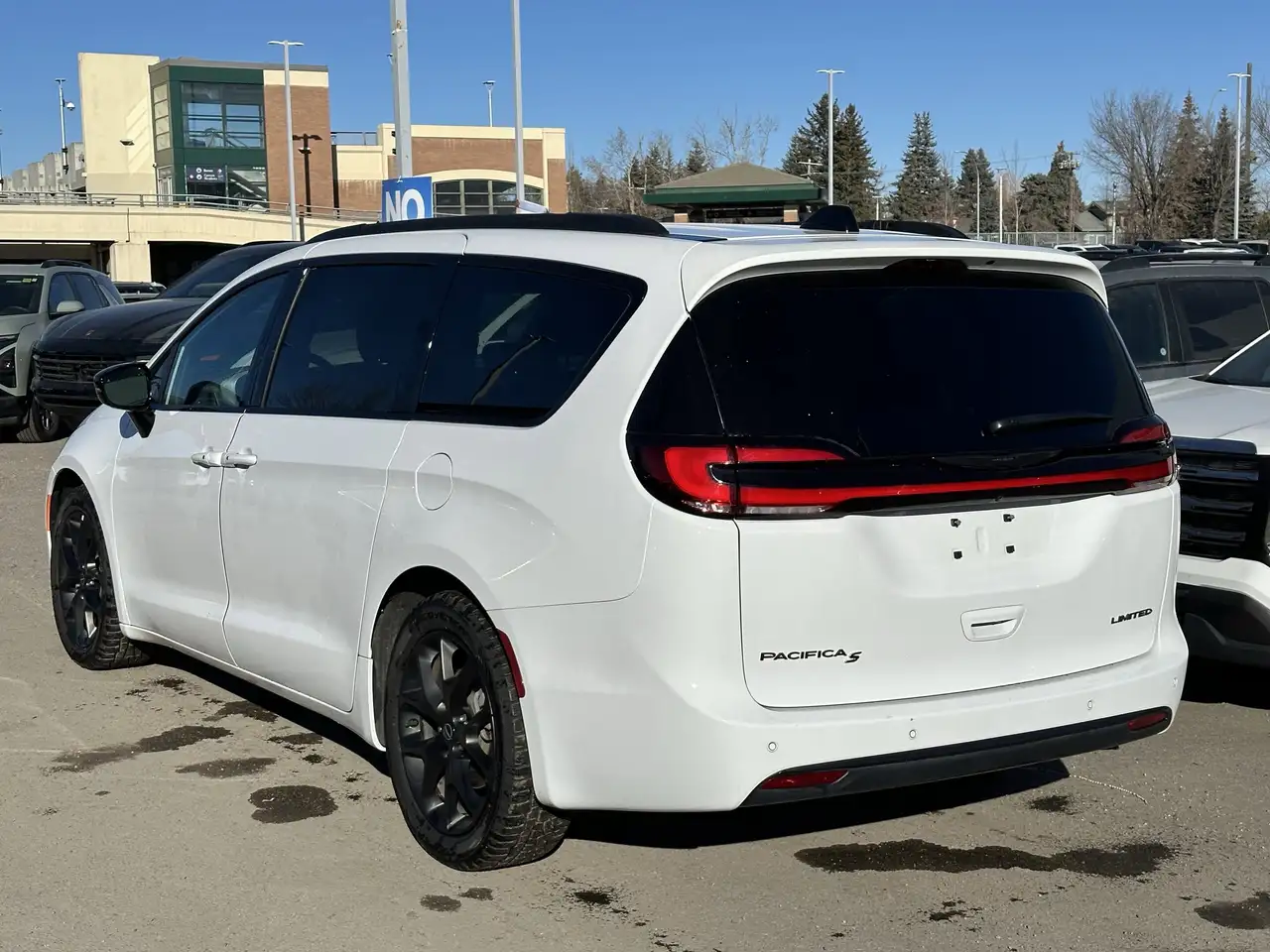 Chrysler Pacifica снимка Chrysler Pacifica