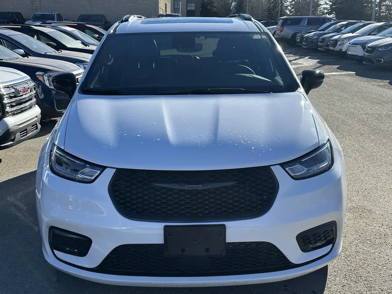 Chrysler Pacifica снимка Chrysler Pacifica