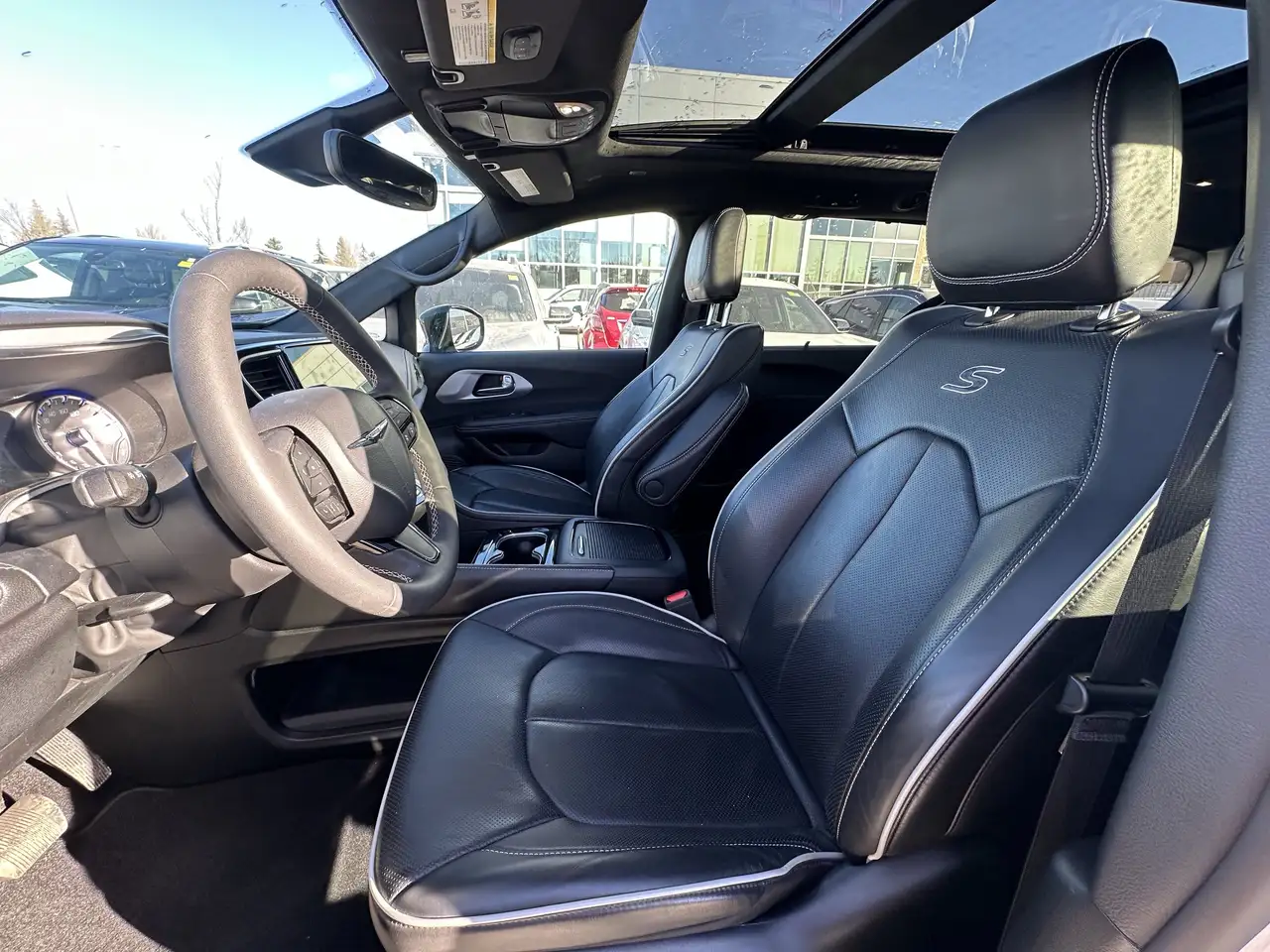 Chrysler Pacifica снимка Chrysler Pacifica