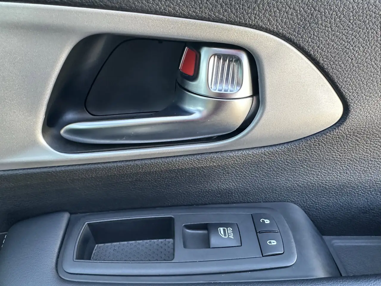 Chrysler Pacifica снимка Chrysler Pacifica