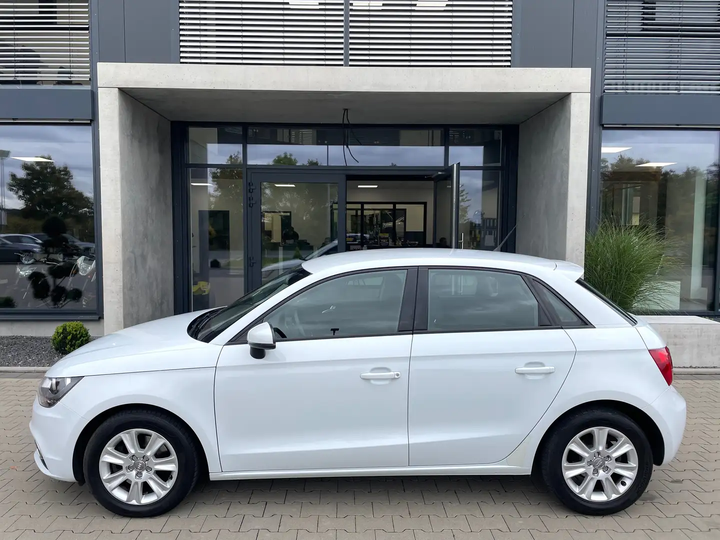 Audi A1 Sportback 1.6 TDI/Navi/Sitzhzg/Bluetooth/PDC Weiß - 2