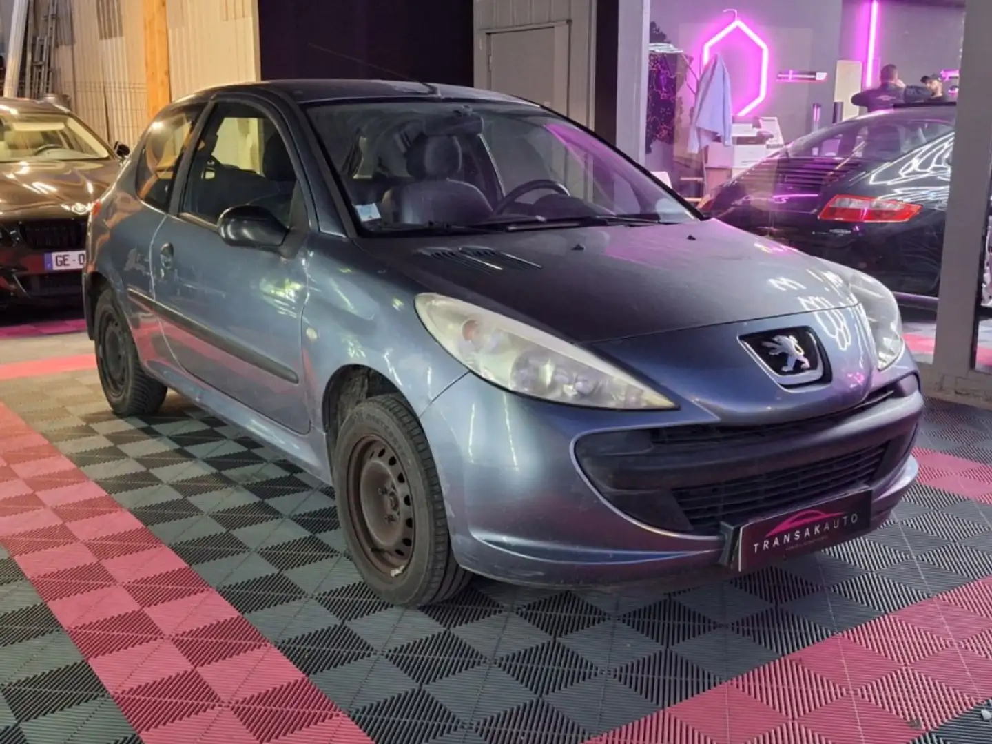 Peugeot 206 206+ 1.1e 60 ch Urban ~ Pneus AV Neufs ~ Direction Assistée ~ Climatisation ~ Radio ~ Rien à Prévoir Gris - 2