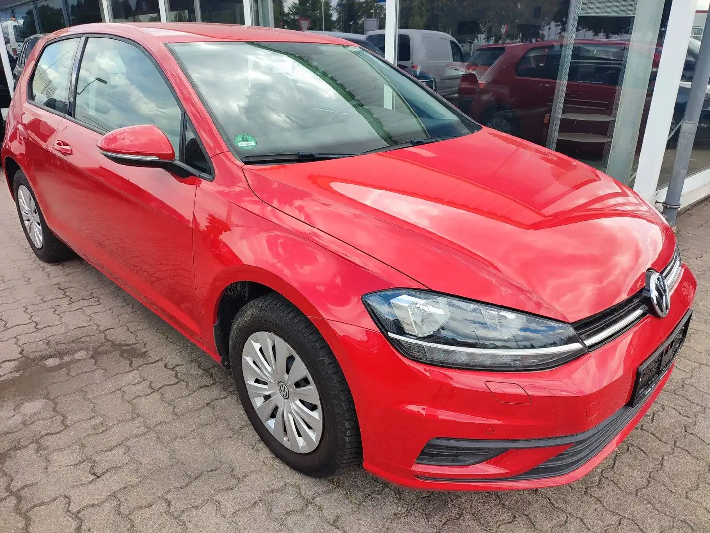 Volkswagen Golf 1.0 TSI Trendline  SITZHEIZG. Rood - 1