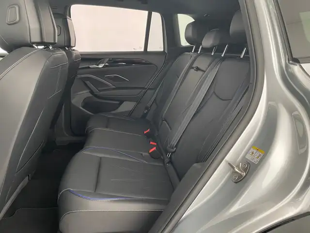 Volkswagen Tiguan view 12