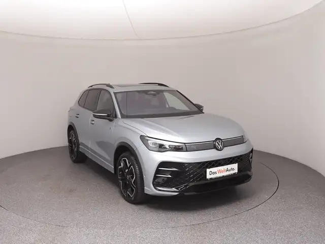 Volkswagen Tiguan view 2
