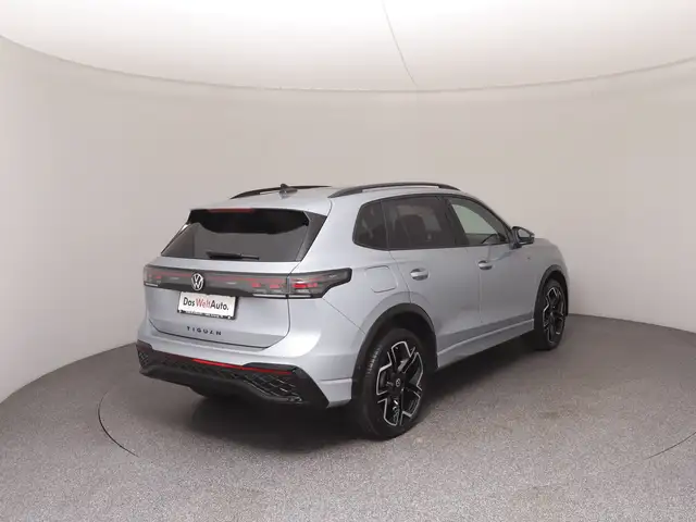 Volkswagen Tiguan view 4