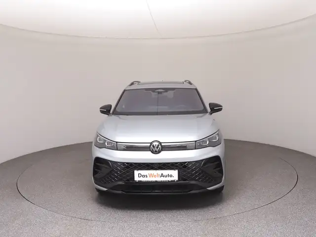 Volkswagen Tiguan view 3