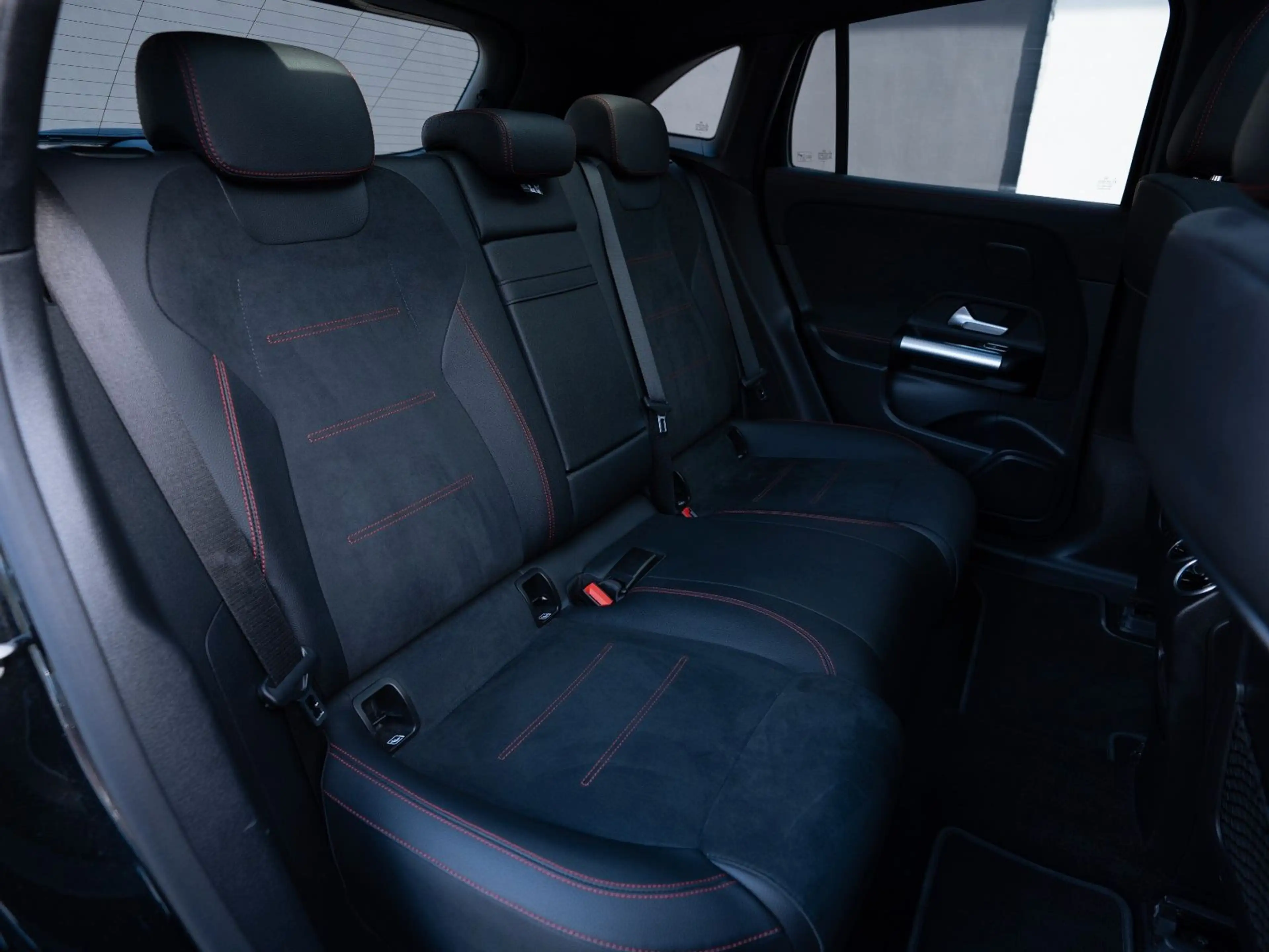 Mercedes-Benz EQA 250 AMG LINE Pano AHK GARNATIE 01/28 — photo 13